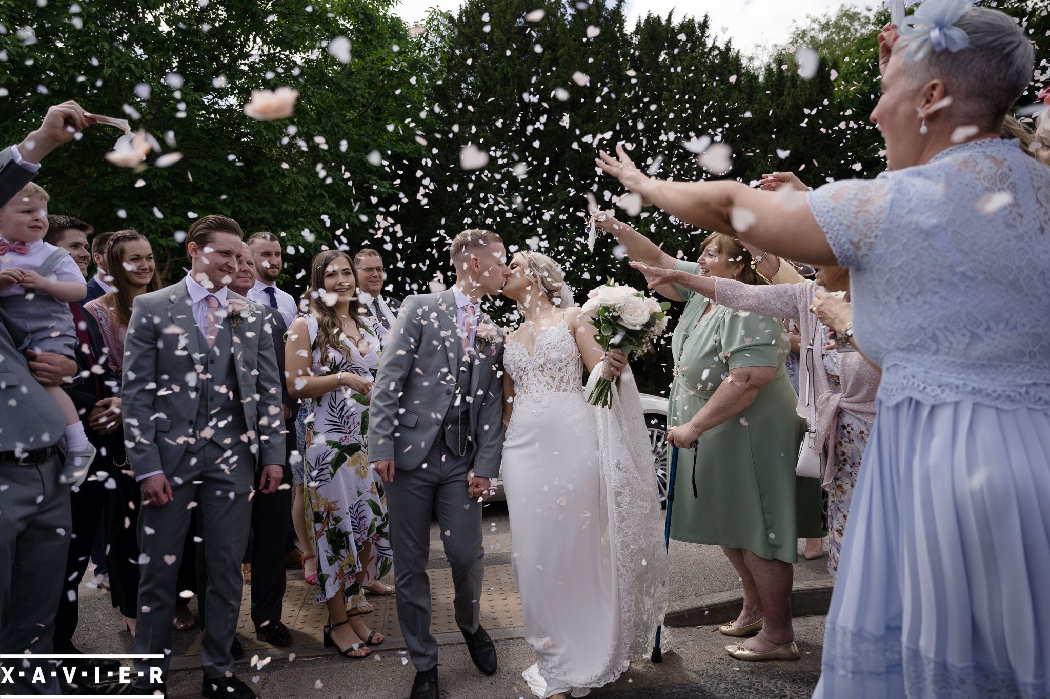 bride-groom-wedding-confetti